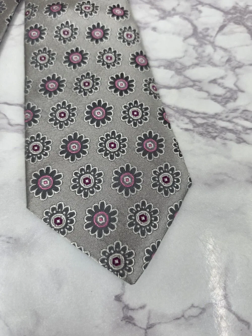 Ted Baker Silk Silver Grey Tie with Pinkish Purple Floral Medallions NEW Necktie